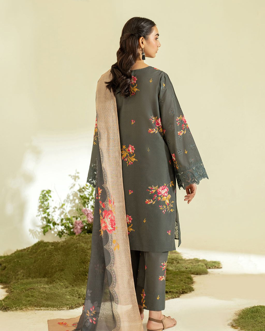 IZNIK ( LINEN )