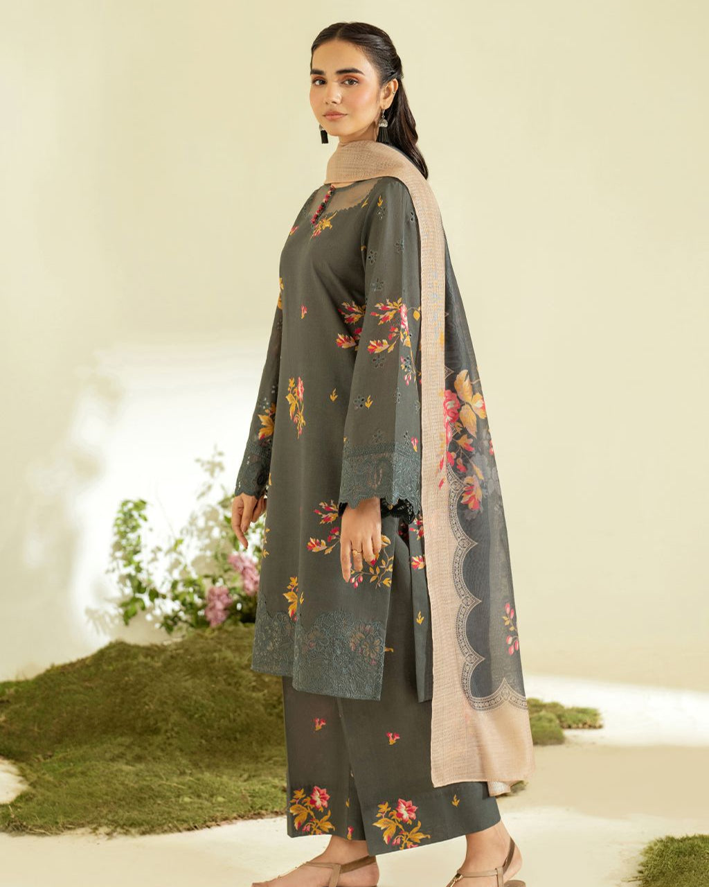 IZNIK ( LINEN )