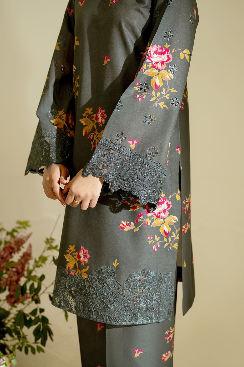 IZNIK ( LINEN )