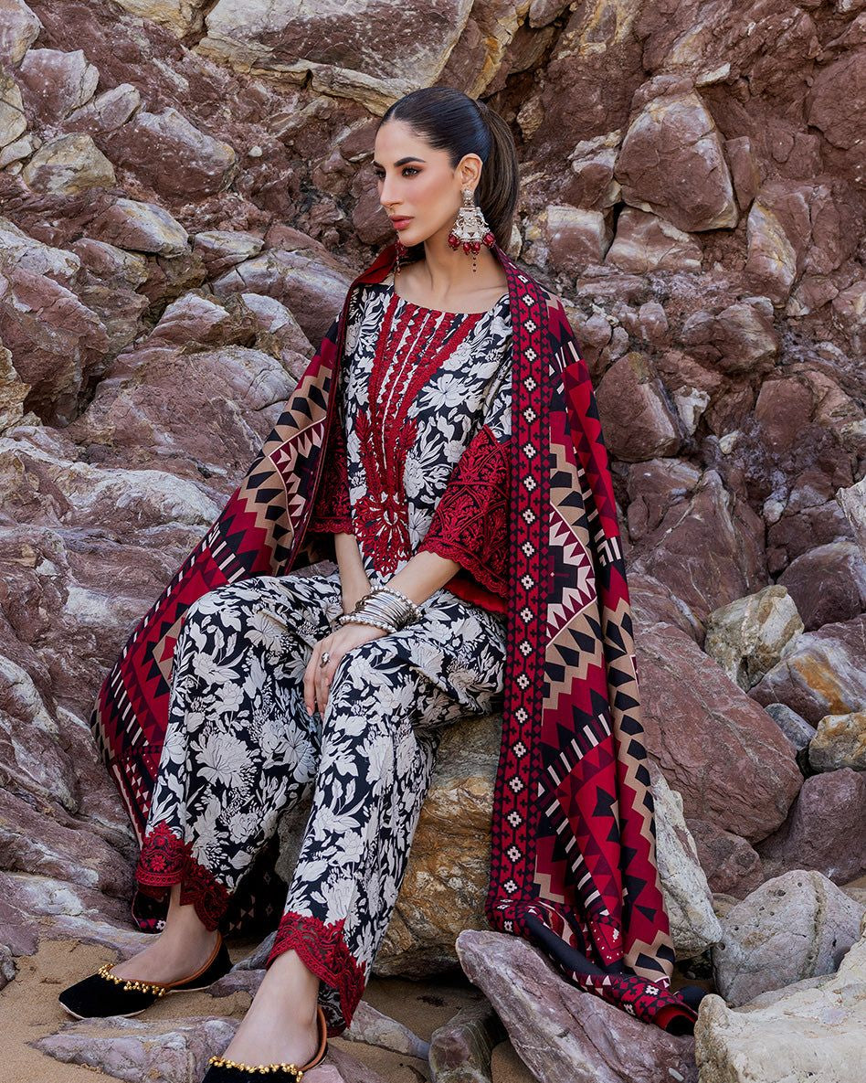 ZAINAB CHOTTANI ( KHADDAR )
