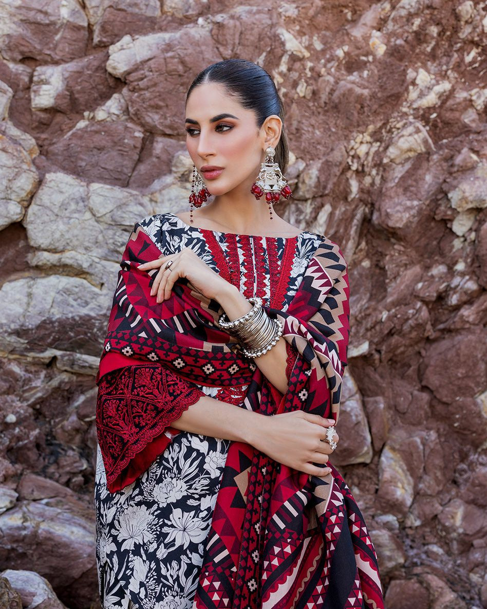 ZAINAB CHOTTANI ( KHADDAR )